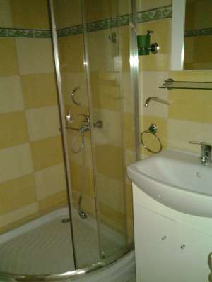 Inchiriez apartament 7 camere in vila (parter+demisol) ultracentral Bulevardul Independentei