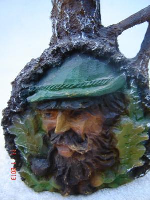 Sticla de bauturi imbracata in rasina in relief