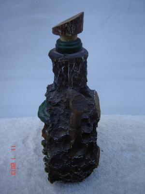 Sticla de bauturi imbracata in rasina in relief