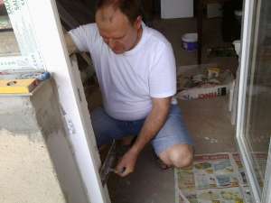 Reparatii diverse usi ferestre zugravit parchet laminat