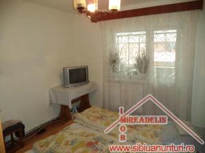 VAND APARTAMENT 3 CAMERE,    ZONA GARII 60mp