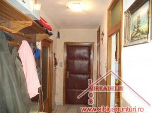 VAND APARTAMENT 3 CAMERE,    ZONA GARII 60mp