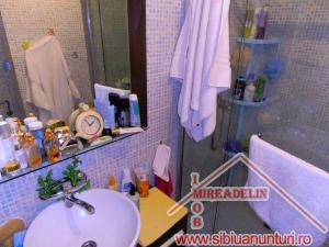 VAND APARTAMENT 2 CAMERE,   ZONA PIATA RAHOVEI 55mp