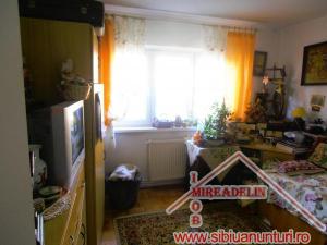 VAND APARTAMENT 2 CAMERE,   ZONA PIATA RAHOVEI