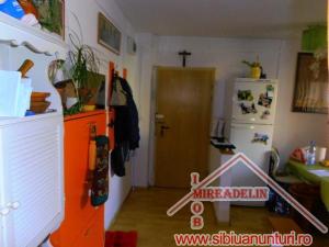 VAND APARTAMENT 2 CAMERE,   ZONA PIATA RAHOVEI