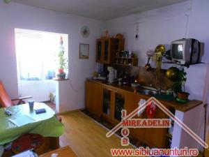 VAND APARTAMENT 2 CAMERE,   ZONA PIATA RAHOVEI