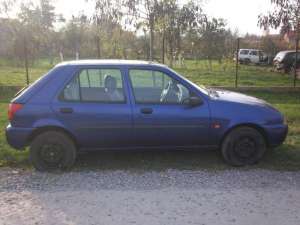 Dezmembrez Ford Fiesta an 1999 motor 1.3 benzina