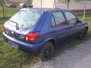 Dezmembrez Ford Fiesta an 1999 motor 1.3 benzina