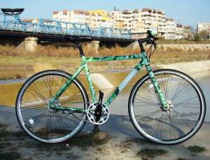 Bicicleta MBK-> 7 VITEZE IN BUTUC- roti 28�(city/trekking); VOPSEA UNICAT!