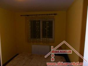 INCHIRIEZ  APARTAMENT 3 CAMERE ,  STRAND 64mp
