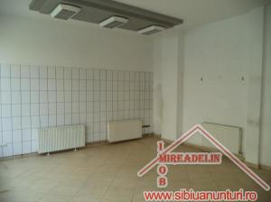 INCHIRIEZ SPATIU COMERCIAL ,   70  mp ,  SEMAFORULUI