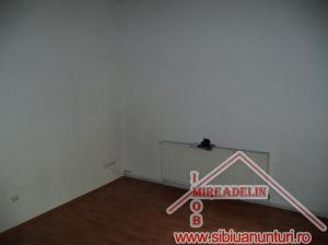 INCHIRIEZ SPATIU COMERCIAL ,   70  mp ,  SEMAFORULUI