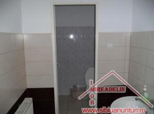 INCHIRIEZ SPATIU COMERCIAL ,   70  mp ,  SEMAFORULUI