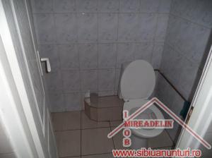INCHIRIEZ SPATIU COMERCIAL ,   70  mp ,  SEMAFORULUI