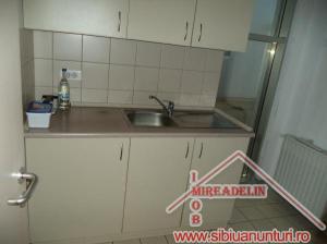 INCHIRIEZ CLADIRE SPATII BIROURI,   225 MP,   CENTRAL