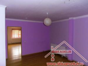 INCHIRIEZ  APARTAMENT 2 CAMERE ,  B-DUL VICTORIEI