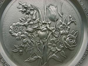 Farfurie din zinc masiv in relief