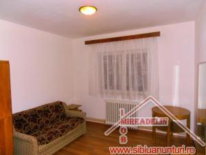INCHIRIEZ  APARTAMENT 2 CAMERE ,  ZONA GARII 48mp