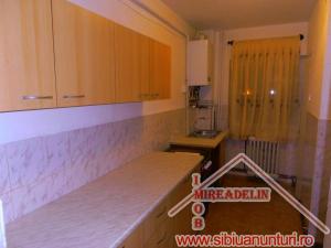 INCHIRIEZ  APARTAMENT 2 CAMERE ,  ZONA GARII 48mp