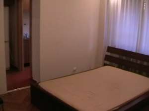 PIATA ROMANA VAV BILLA ASE COLOANE DOROBANTI GARSONIERA DE INCHIRIAT 300 EURO
