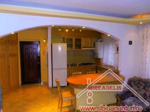 INCHIRIEZ  APARTAMENT 3 CAMERE ,  LUPTEI 70mp