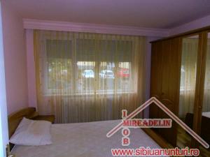 INCHIRIEZ  APARTAMENT 3 CAMERE ,  LUPTEI 70mp