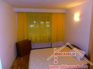 INCHIRIEZ  APARTAMENT 3 CAMERE ,  LUPTEI 70mp