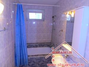 INCHIRIEZ  APARTAMENT 3 CAMERE ,  LUPTEI 70mp