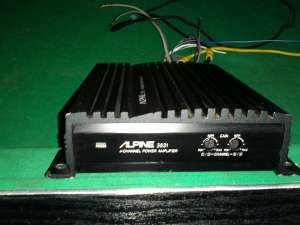 amplificator auto ALPINE 45 W RMS