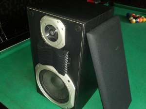 boxa UNIVERSUM Q180