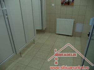 INCHIRIEZ SPATIU COMERCIAL,   200 mp,   ZONA CENTRALA