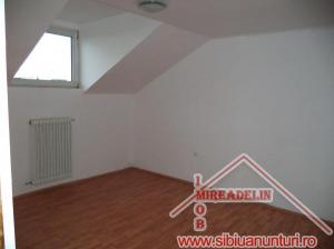 INCHIRIEZ APARTAMENT 3 CAMERE LA MANSARDA  110mp