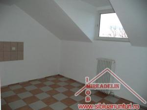 INCHIRIEZ APARTAMENT 3 CAMERE LA MANSARDA  110mp
