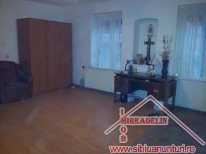 INCHIRIEZ APARTAMENT  2 CAMERE,   ULTRACENTRAL 60mp