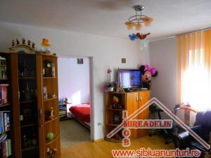 VAND APARTAMENT 3 CAMERE ,  ZONA CEDONIA 48mp