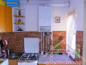 VAND APARTAMENT 3 CAMERE ,  ZONA CEDONIA 48mp