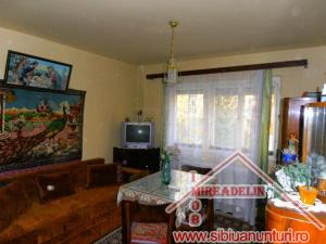 VAND APARTAMENT 3 CAMERE ,    ZONA VASILE  AARON 64mp