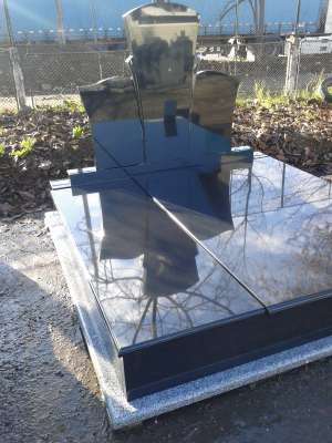 Morminte complete,   monumente granit