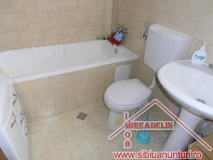 INCHIRIEZ APARTAMENT 3 CAMERE,    65 mp,    VALEA AURIE