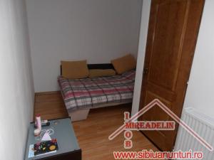 INCHIRIEZ APARTAMENT 3 CAMERE,    65 mp,    VALEA AURIE