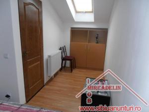 INCHIRIEZ APARTAMENT 3 CAMERE,    65 mp,    VALEA AURIE