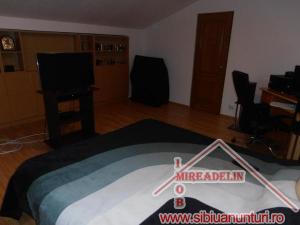INCHIRIEZ APARTAMENT 3 CAMERE,    65 mp,    VALEA AURIE
