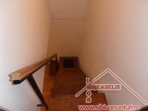 INCHIRIEZ APARTAMENT 3 CAMERE,    65 mp,    VALEA AURIE