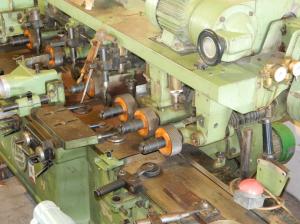 Masina industriala de prelucrat pe 4 fete cu 7 axe