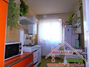 INCHIRIEZ  APARTAMENT 2 CAMERE ,  ZONA TREI STEJARI 48mp