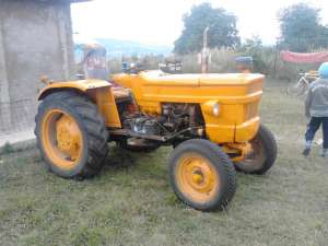 Tractor marca LEUT 45 an 1985