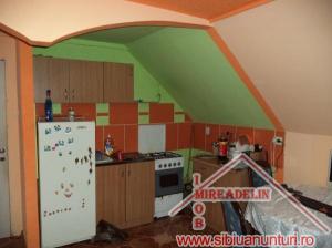INCHIRIEZ  APARTAMENT 2 CAMERE ,   ZONA PIATA OBOR 48mp
