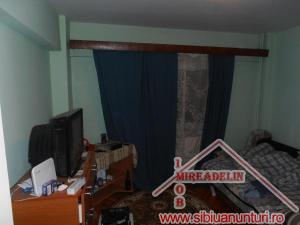 INCHIRIEZ  APARTAMENT 2 CAMERE ,  ZONA VASILE AARON 58mp