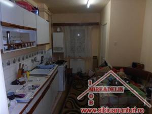 INCHIRIEZ  APARTAMENT 2 CAMERE ,  ZONA VASILE AARON 58mp
