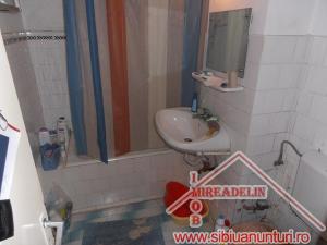 INCHIRIEZ  APARTAMENT 2 CAMERE ,  ZONA VASILE AARON 58mp